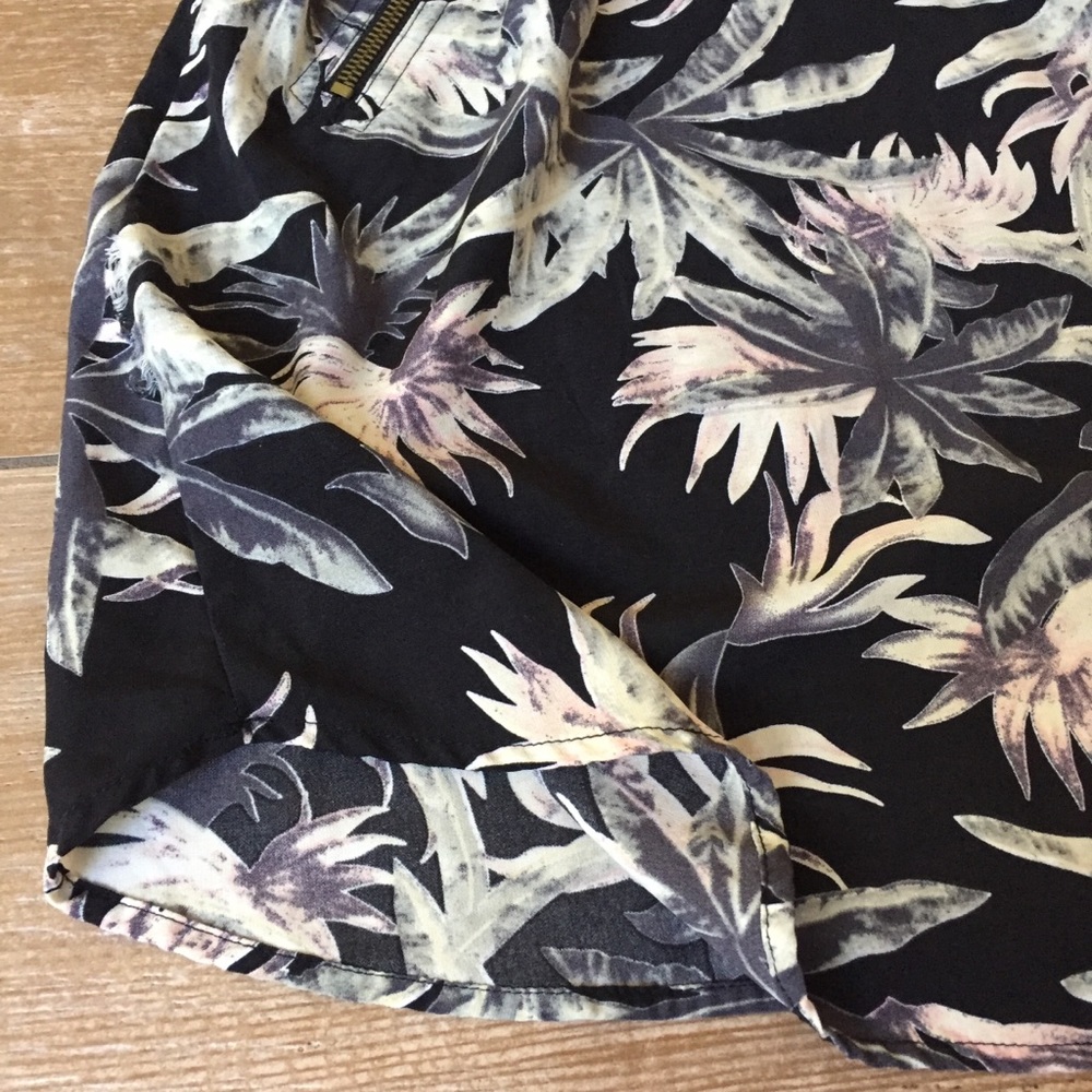 *SOLD* Palm Leaf Trend🌿 Black Mini Pocket Dress - Picture 6 of 8